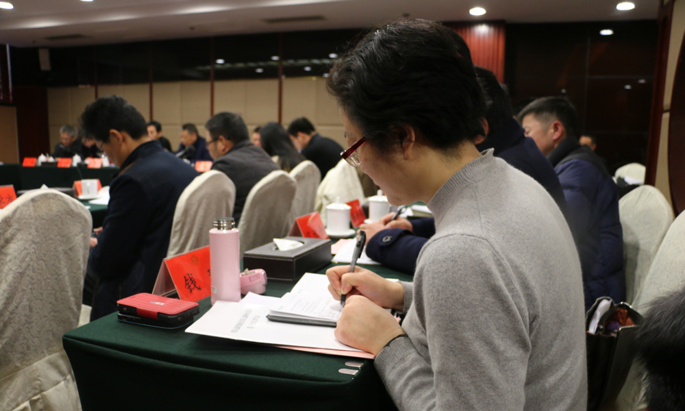 �������磬�μ���Э�߽���λ������ЭίԱ�����˷������ۡ�