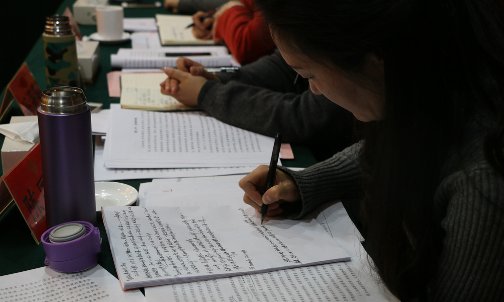 �������磬�μ���Э�߽���λ������ЭίԱ�����˷������ۡ�