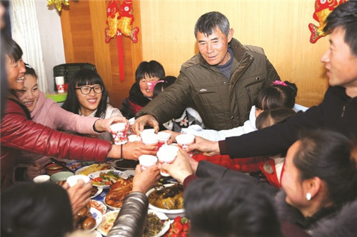 渔船上的年夜饭