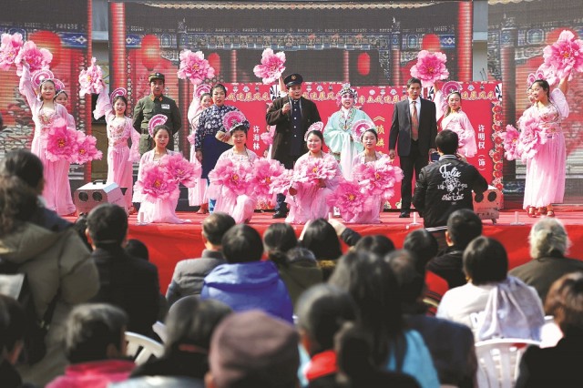 方岩村办起“梨园村晚”