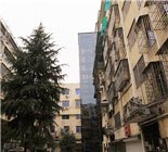 因为母亲的一个情结 他买下了整栋老楼