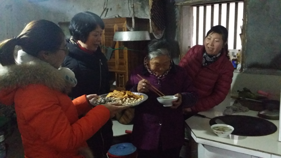 儿女一起才是过年！