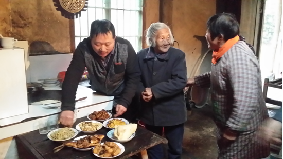 儿女归乡 年味浓浓