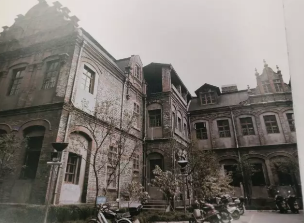 ��������ں��ݣ��������һ���й��µ�ѧУ��