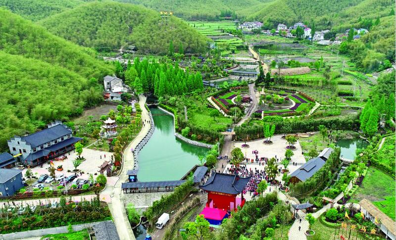 һ���Ŷ��̵���ˮ��ɽ��